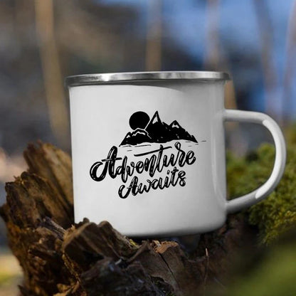 Tazze da campeggio smaltate L'avventura attende Tazze da campeggio Happy Campers Tazza da falò Camper all'aperto Manico da caffè Tazza Camper Van Regalo