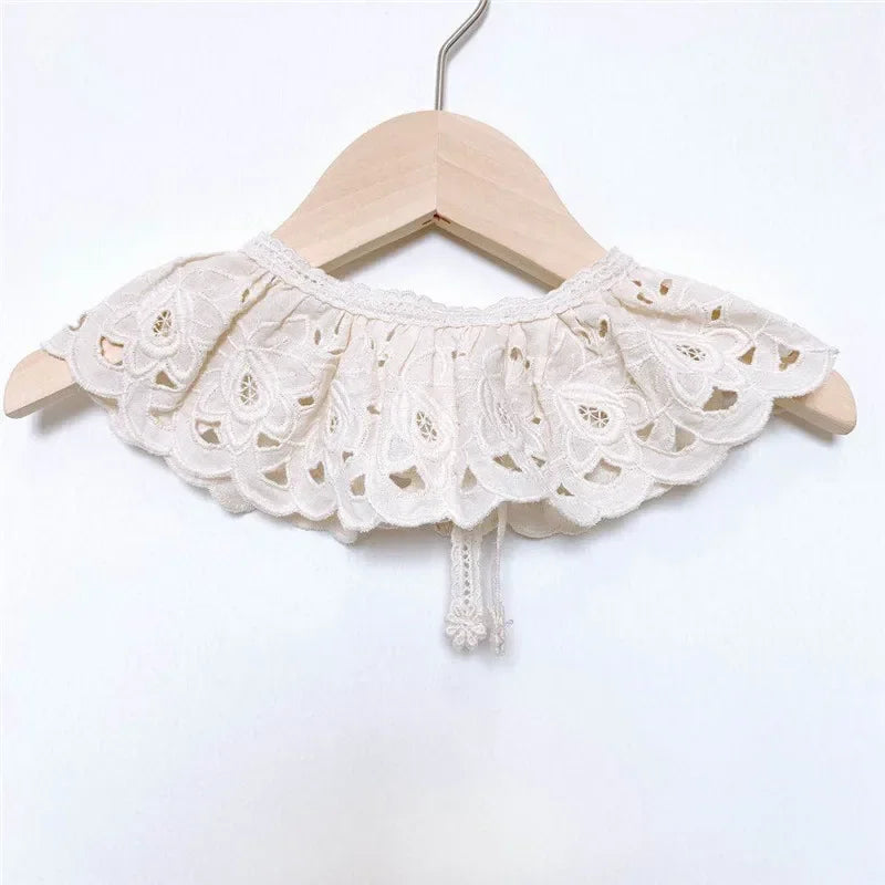 Bavaglino in pizzo Accessori per neonati Colletto in pizzo per bambini coreani Sciarpa con bavaglino per bambini femminile cava carina