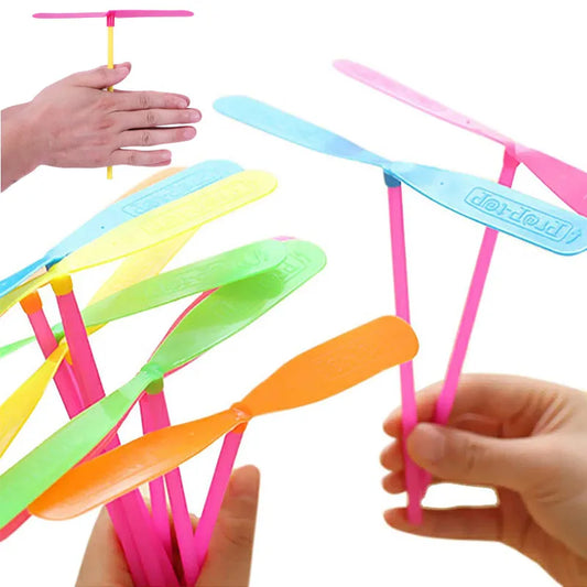 5/30 pezzi di plastica di bambù a forma di libellula spinta a mano elica volante sport all'aria aperta giocattolo regalo rotante freccia volante giochi all'aperto