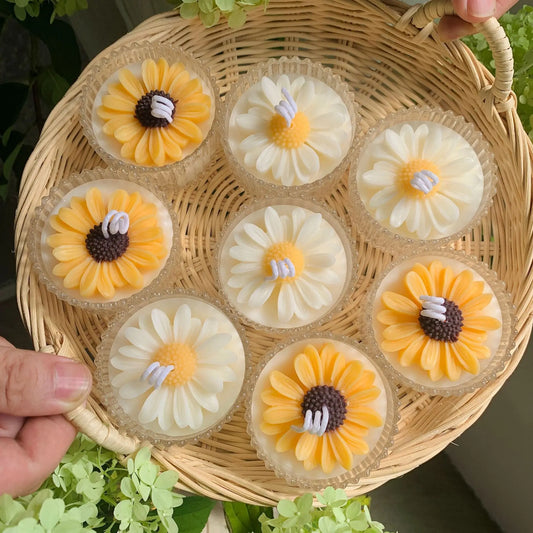 Candela di camomilla di vetro di fascia alta colorata a mano con modello di fiore di margherita 3D Piccolo regalo di nicchia profumato per la decorazione domestica di nozze