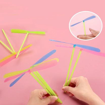 5/30 pezzi di plastica di bambù a forma di libellula spinta a mano elica volante sport all'aria aperta giocattolo regalo rotante freccia volante giochi all'aperto