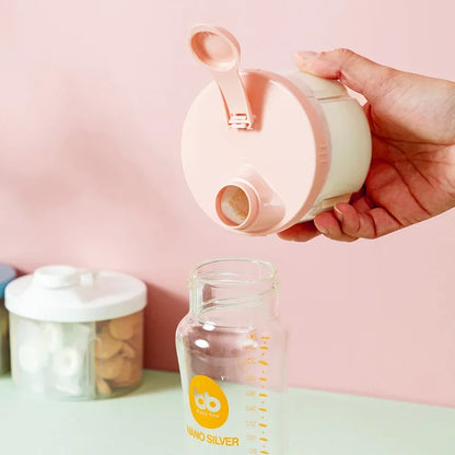 Contenitore per alimenti per bambini portatile a 4 griglie Contenitore per cereali essenziali per latte in polvere per bambini Contenitore per snack per bambini